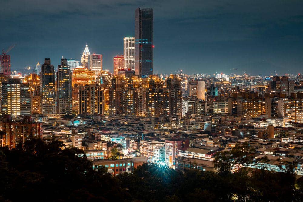 ilustrasi pemandangan kota yang tak pernah sepi (pexels.com/Jimmy Liao)