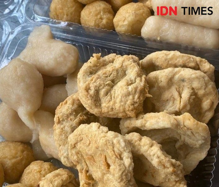 Pempek merupakan kuliner khas Palembang (IDN Times/Feny Maulia Agustin)