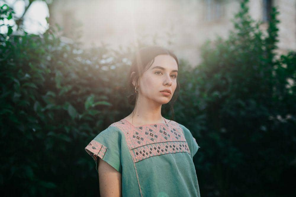 ilustrasi cerdas meski terlihat pendiam (unsplash.com/Jordan González)