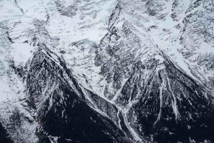 Ilustrasi gunung yang ada di dalam mantel bumi (unsplash.com/Jeffrey Zhang)