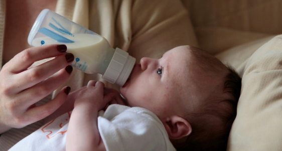 8 Rekomendasi Botol Susu Anti Tersedak