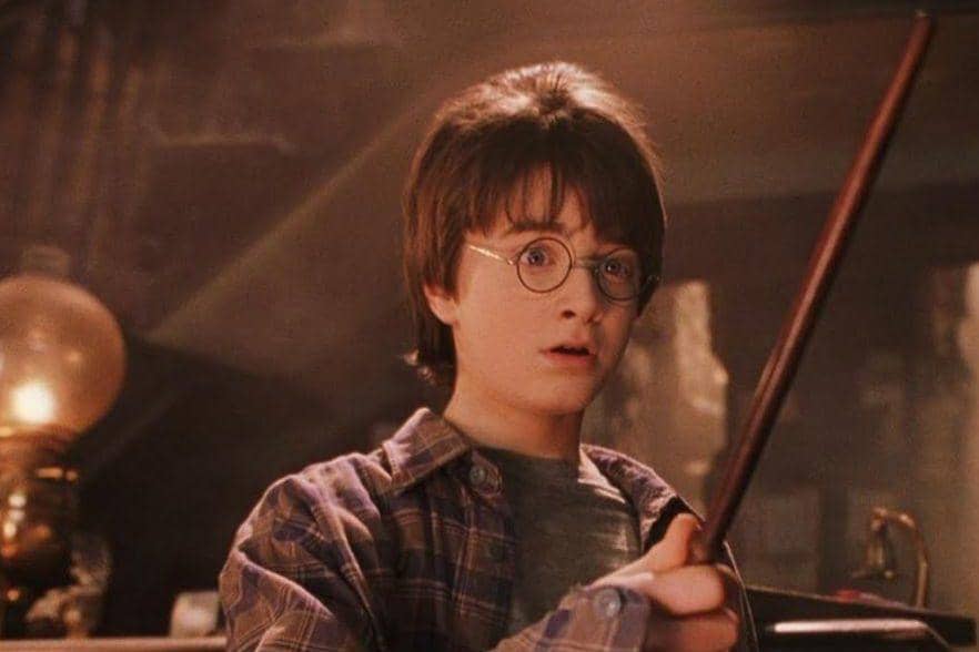 cuplikan adegan dalam film Harry Potter and the Sorcerer's Stone (dok. Warner Bros. Pictures/Harry Potter and the Sorcerer's Stone)