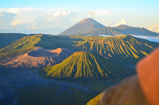 Ilustrasi gunung berapi di Indonesia yang eksotis sekaligus penuh misteri (pexels.com/Tito Noverian Putra)