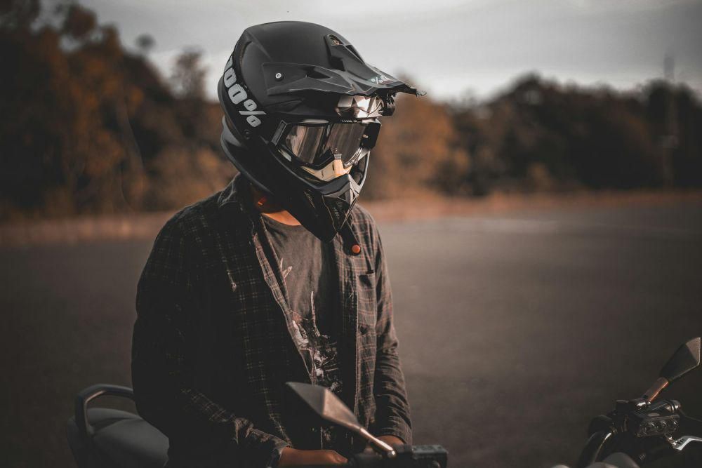 ilustrasi helm motor (pexels.com/Nur Andi Ravsanjani Gusma)