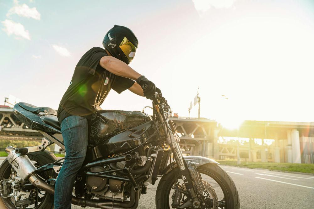 ilustrasi helm motor (pexels.com/Anastasia Shuraeva)