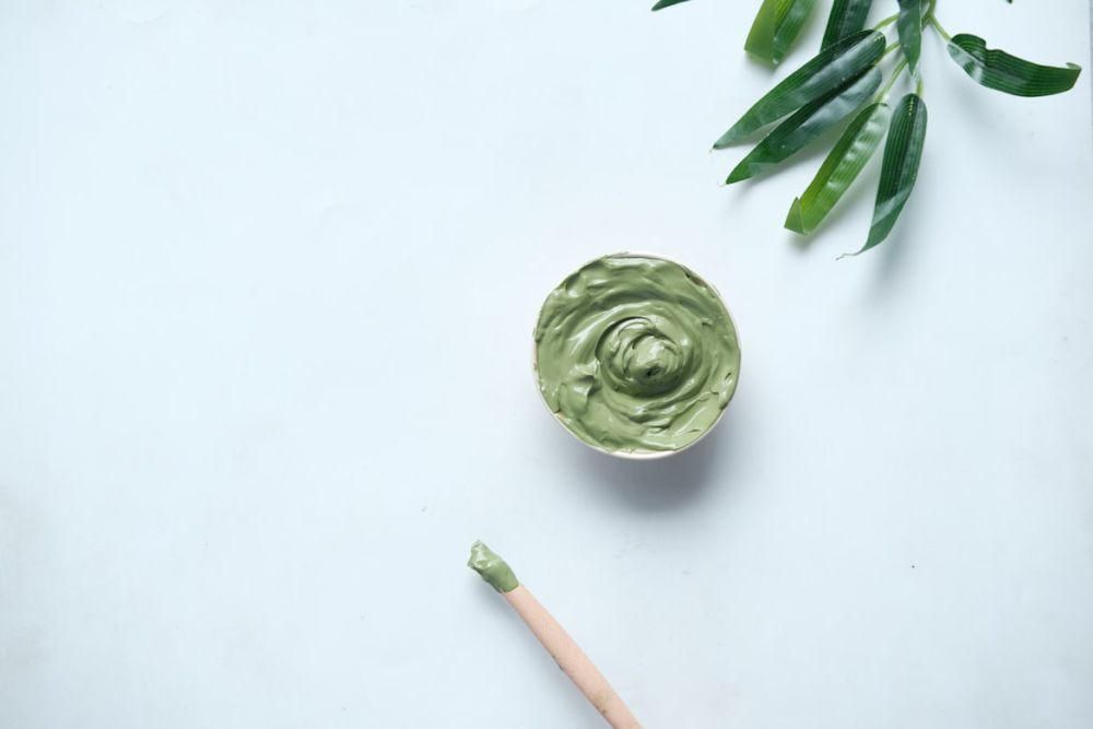 4 Clay Mask untuk Komedo yang Efektif Menyerap Minyak Berlebih