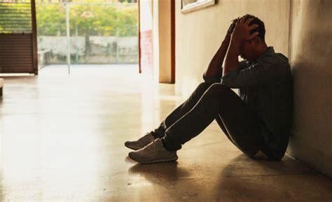 Tekanan Sosial dan Ekspektasi Hancurkan Mental Banyak Laki-Laki