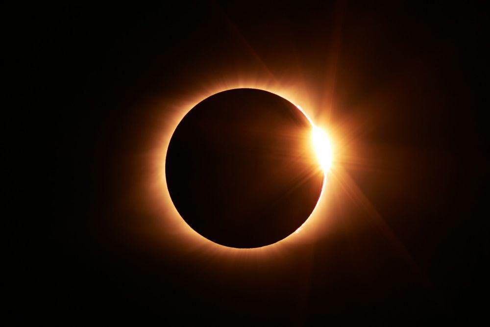 ilustrasi gerhana (unsplash.com/Jongsun Lee)