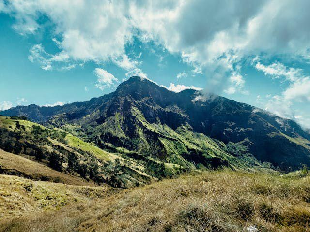 Media Asing Soroti Kematian Pendaki Brasil yang Jatuh di Rinjani