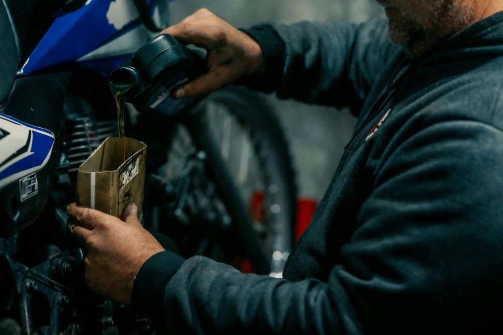 Kenapa Oli Motor Menetes? Ini Penyebab dan Pencegahannya