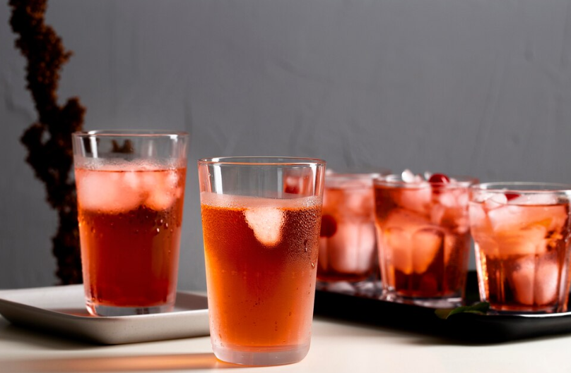 Resep es teh dan buah (freepik.com/freepik)