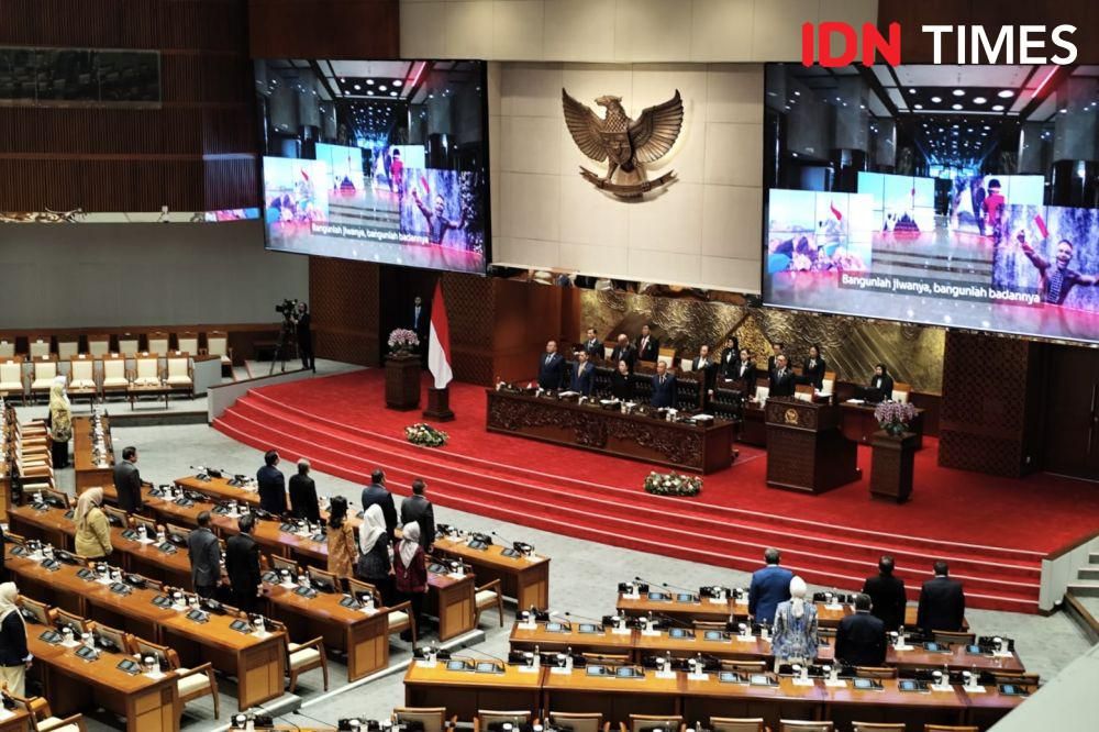Rapat Paripurna ke-18 pada Senin (20/5/2025). (IDN Times/Amir Faisol)