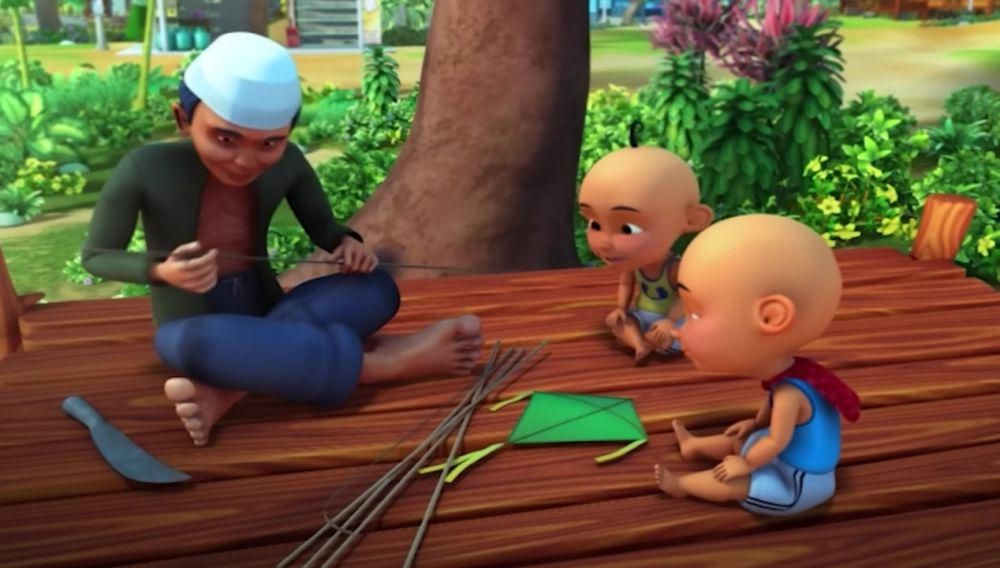 Upin dan Ipin membuat layang-layang bersama Tok Dalang (youtube.com/Les' Copaque Production)