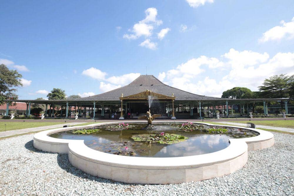 salah satu bangunan yang ada di Pura Mangkunegaran (mangkunegaran.id)
