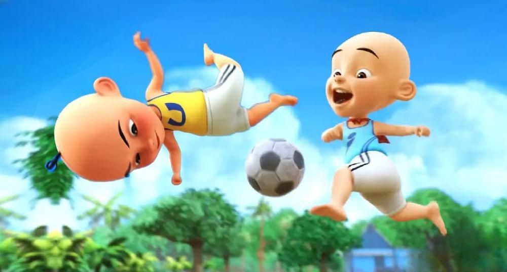 Upin dan Ipin sedang bermain bola (dok. Les' Copaque Production/Upin & Ipin)