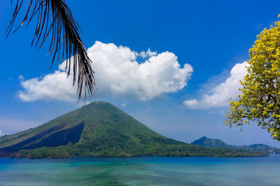 Potret keindahan Banda Neira, Maluku Tengah, Maluku (unsplash.com/dokkhetja)