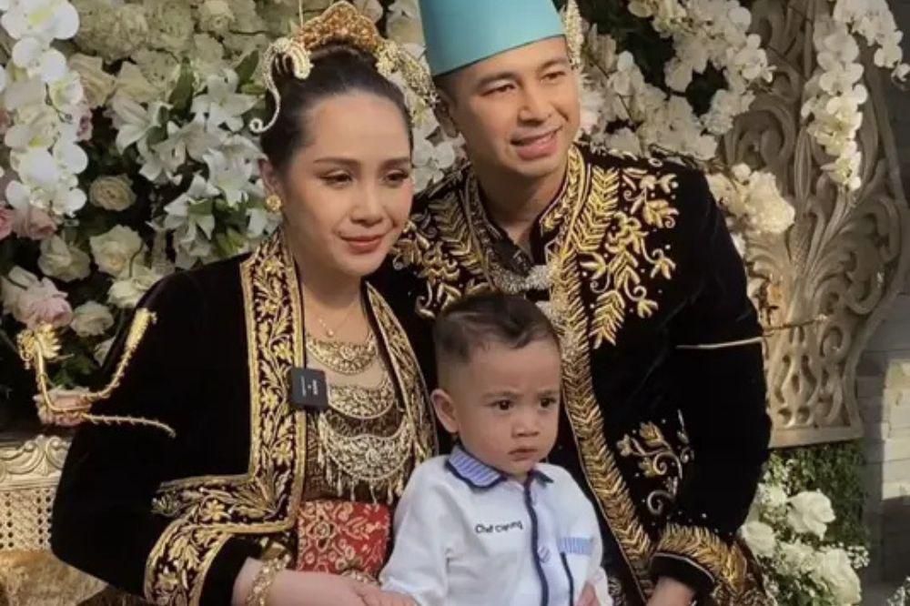 9 Cara Unik Artis Rayakan Wedding Anniversary, Ulang Janji Nikah
