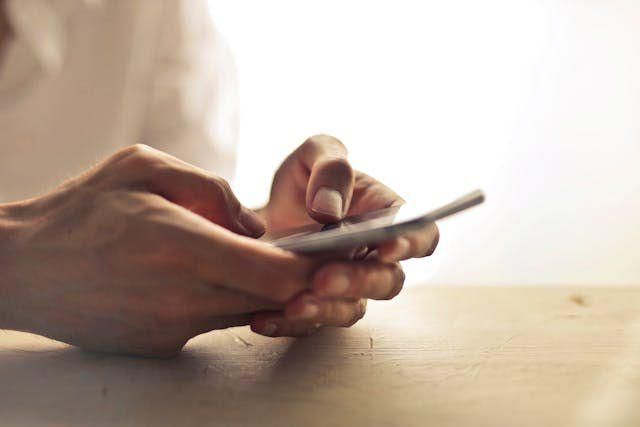 Cara Mengaktifkan Ketuk Layar 2 Kali di HP Samsung, Praktis!