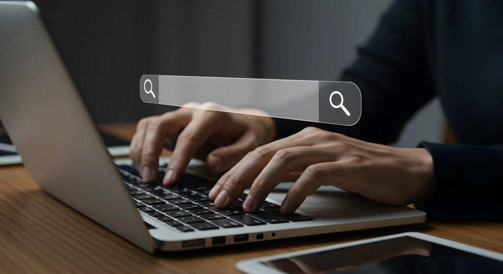 ilustrasi browsing website (vecteezy.com/Rifdah Hanifah)