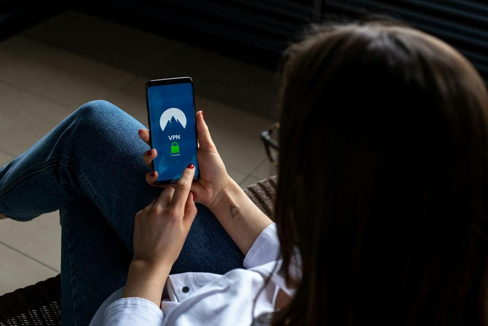 ilustrasi VPN (unsplash.com/Petter Lagson)