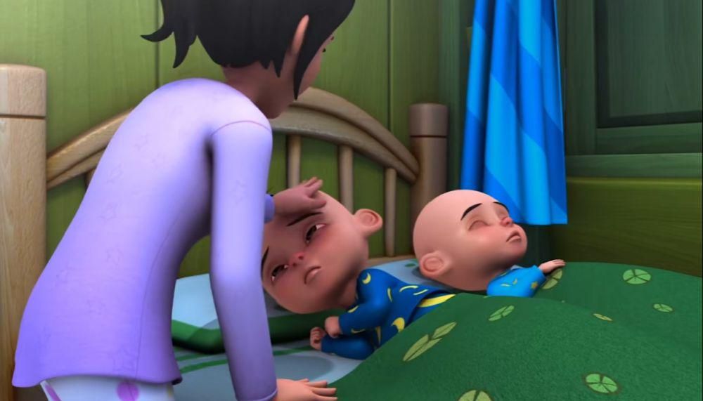 Kak Ros merawat kedua adiknya yang sakit (dok. Les' Copaque Production/Upin & Ipin)