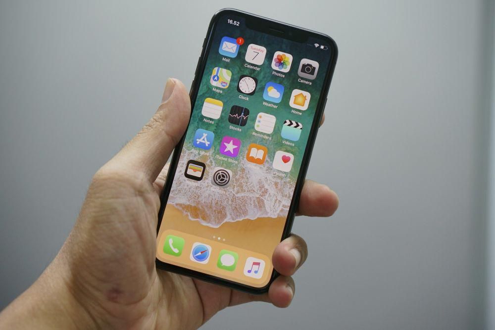 ilustrasi iPhone (unsplash.com/Bagus Hernawan)