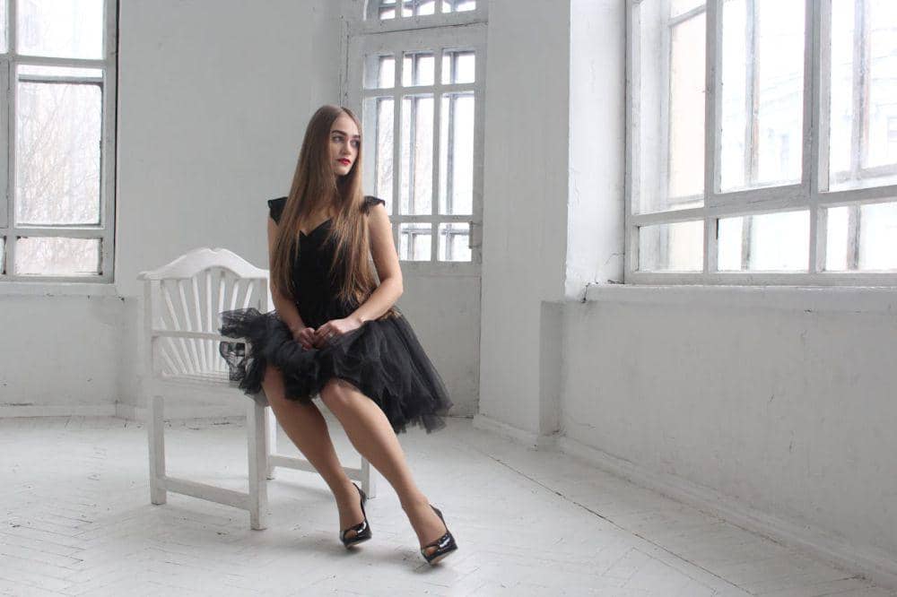 ilustrasi perempuan dengan affordable luxury fashion (pexels.com/Pixabay)