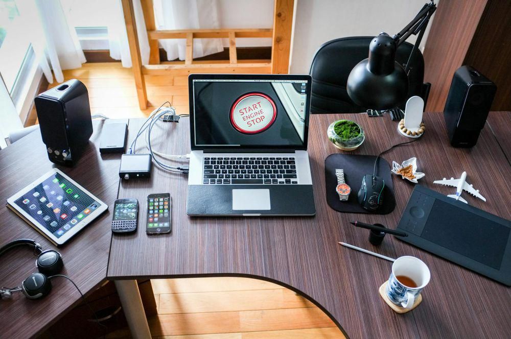 ilustrasi aksesoris gadget meja kerja (pexels.com/Pixabay)