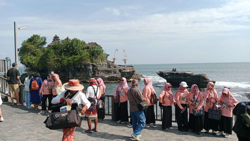 Konflik Iran-Israel Belum Pengaruhi Kunjungan Wisatawan Asing ke Tanah Lot