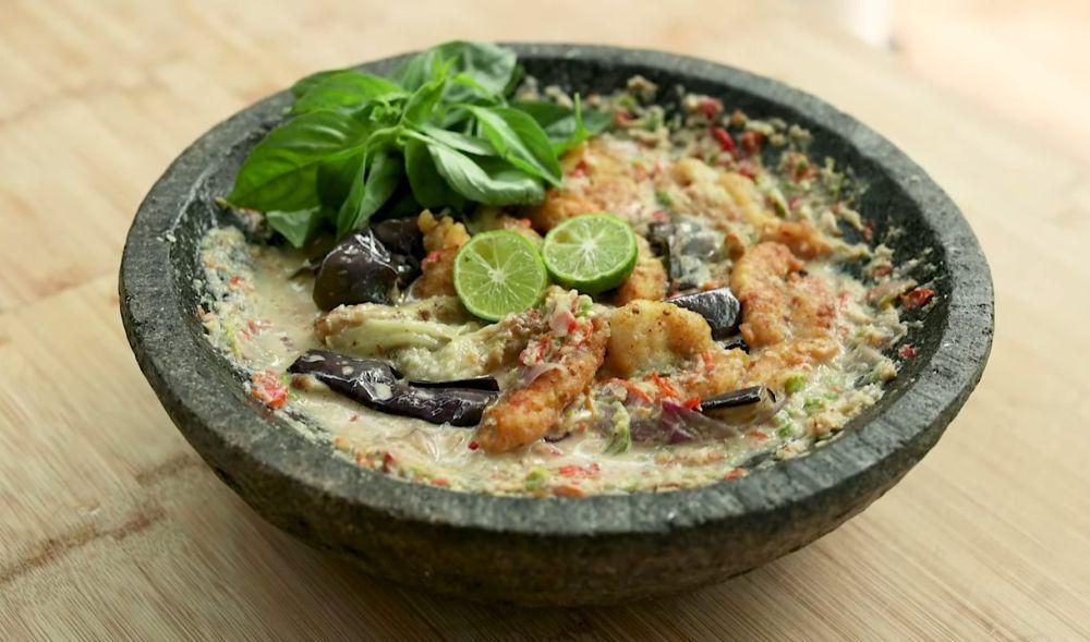 Resep Pecak Ikan Terong yang Pedasnya Nikmat, Berani Coba?