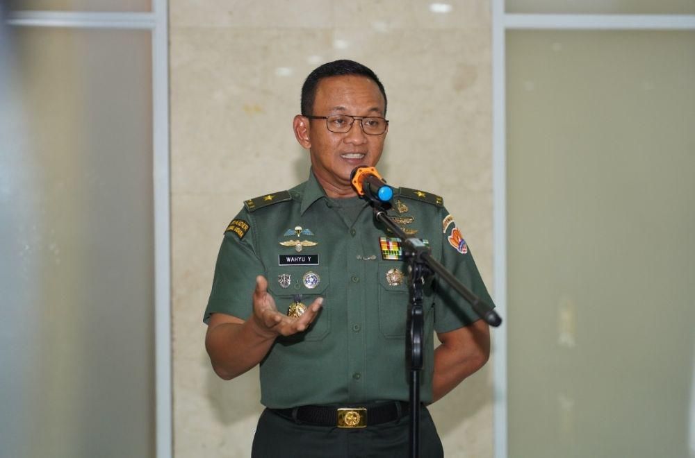 Kepala Dinas Penerangan TNI Angkatan Darat (Kadispenad), Brigjen TNI Wahyu Yudhayana ketika berada di Kompleks Parlemen Senayan, Jakarta Pusat. (Dokumentasi Dispenad)