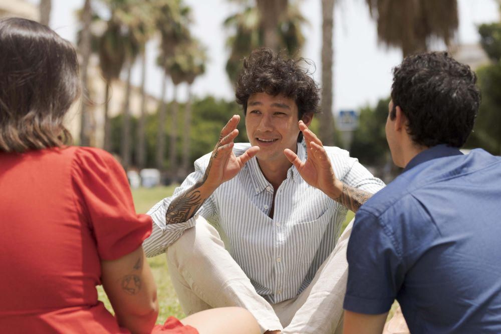 pemuda sedang berdiskusi (freepik.com/freepik)