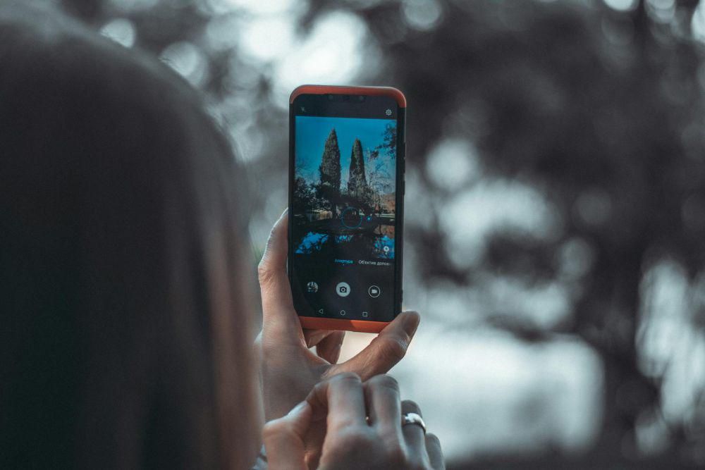 Ilustrasi kamera HP (pexels.com/iJseven Misha Pavchuk)