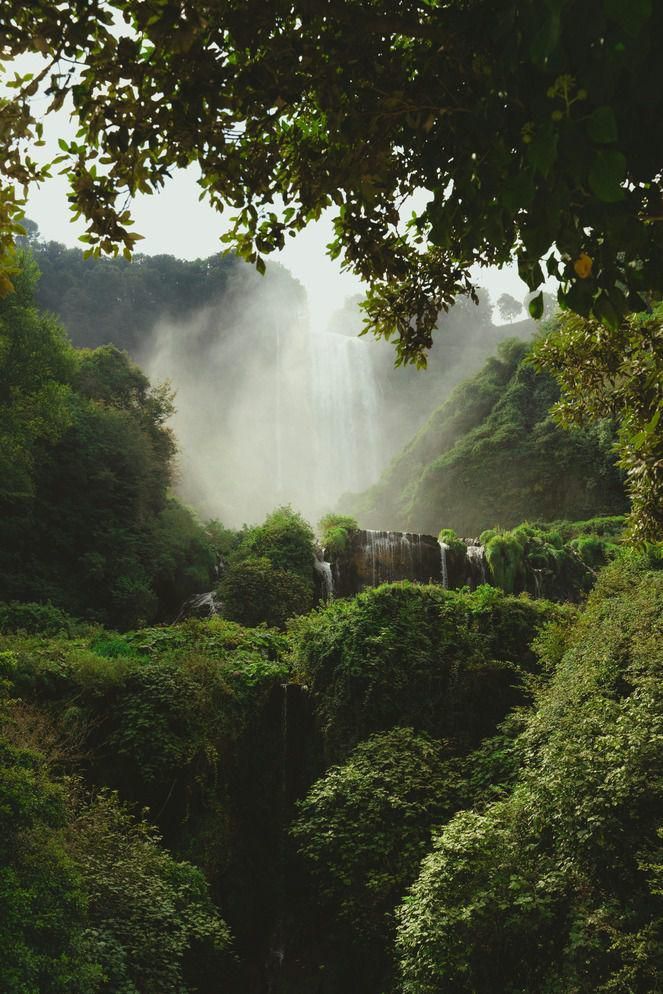 ilustrasi suasana air terjun (pexels.com/Riccardo)