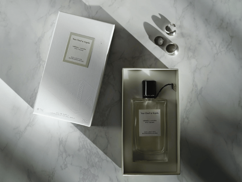 ilustrasi parfum Brasov pria yang wanginya memikat (pexels.com/Eugenia Remark)