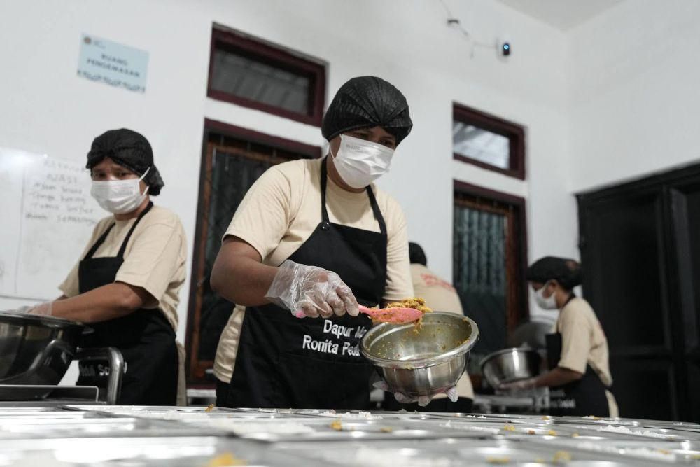 SPPG Tambolaka ini kita memanfaatkan petani lokal, peternak, dan pengusaha-pengusaha lokal yang ada di Kabupaten Sumba Barat Daya untuk program MBG. (Dok. Tim Komunikasi Prabowo)