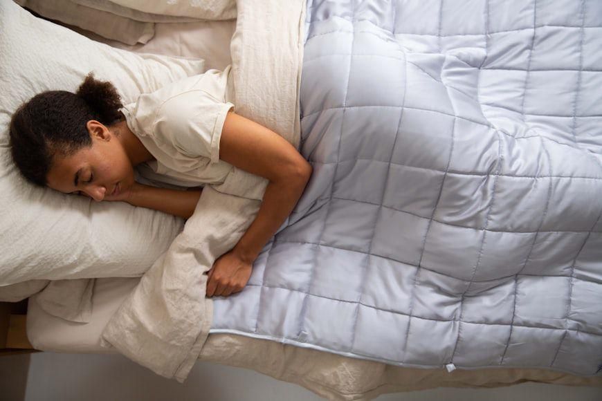 ilustrasi perempuan tertidur (unsplash.com/Slaapwijsheid)