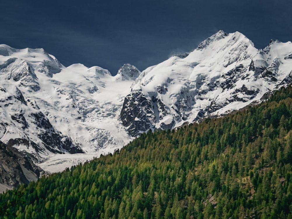 ilustrasi pegunungan di swiss (pexels.com/Christopher Politano)