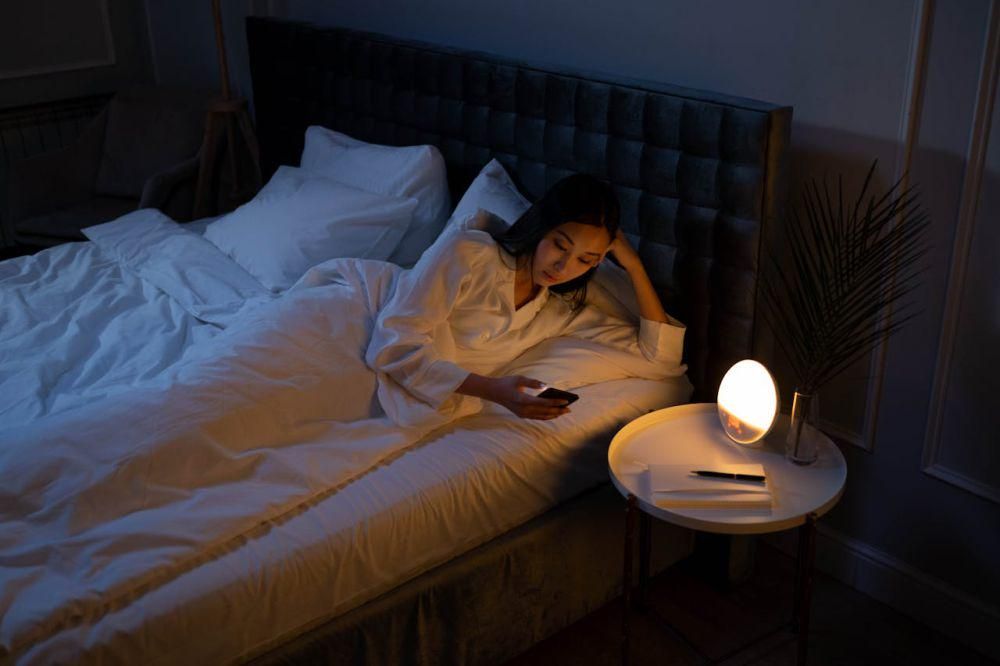 ilustrasi tidur tanpa cahaya lampu (pexels.com/cottonbro studio)