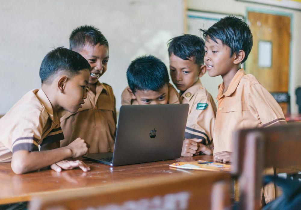 Komdigi Sumbang Internet Cepat untuk Sekolah Rakyat