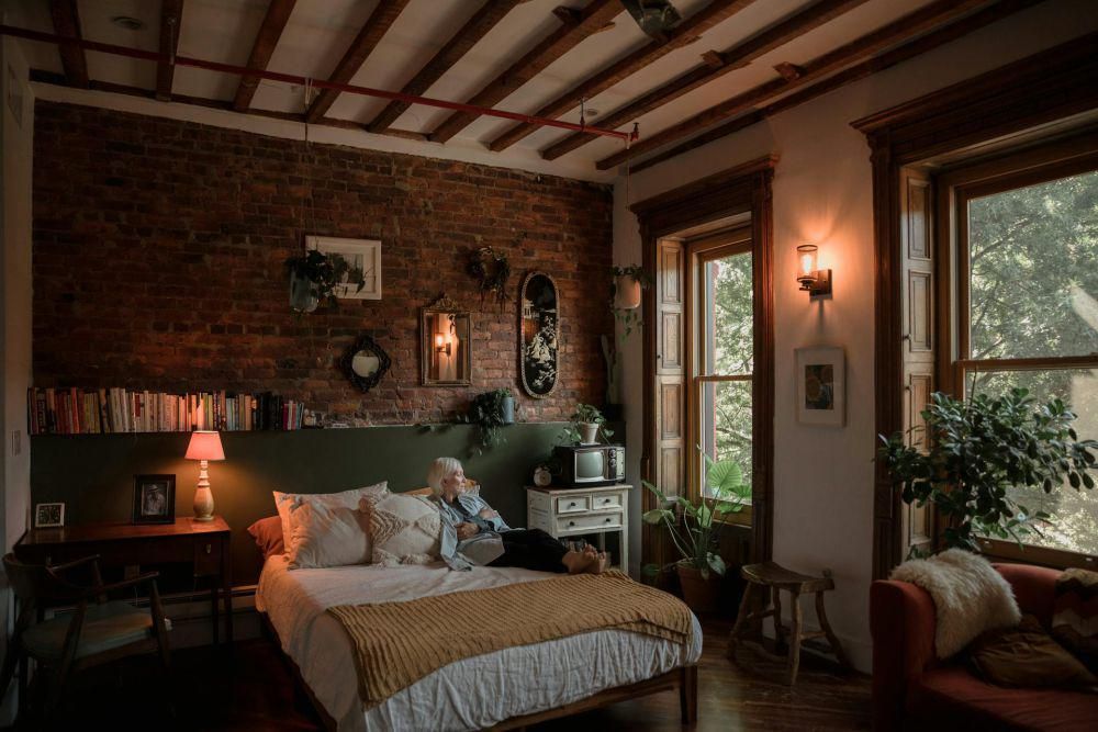 ilustrasi kamar tamu bertema rustic (pexels.com/RDNE Stock project)