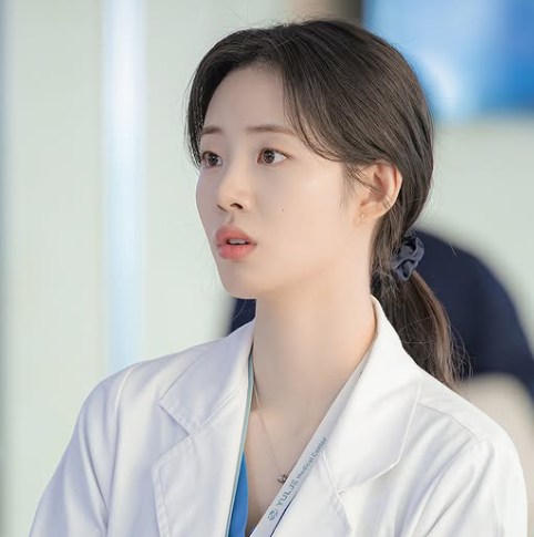 Cuplikan Drama Resident Playbook (dok.tvN/Resident Playbook)