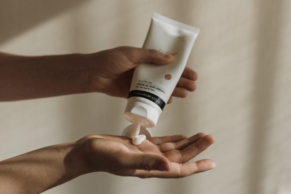 5 Cara Menggunakan Moisturizer yang Benar agar Kulit Lebih Glowing