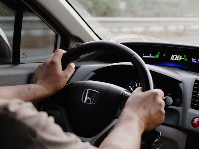 Pilih Mobil Bekas atau Motor Baru? 5 Hal yang Bisa Dijadikan Pertimbangan