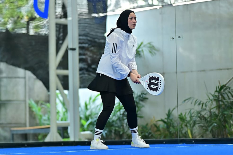 Gaya 7 Selebriti Tanah Air dengan Outfit Padel Hijab, Tetap Sopan