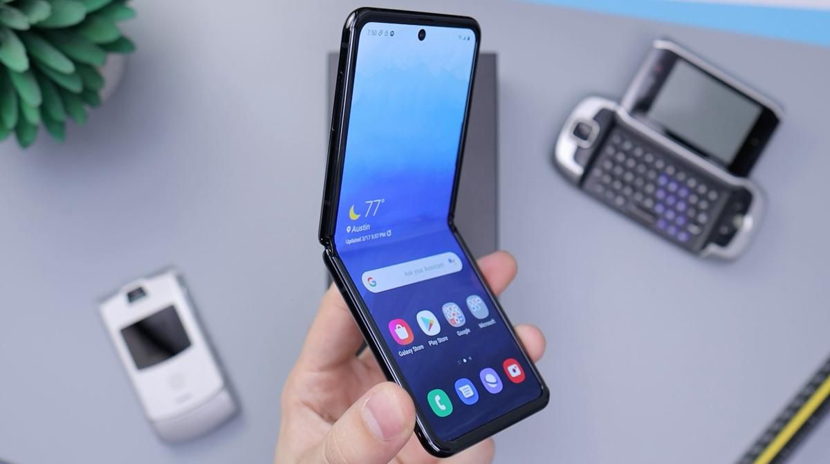 Apakah HP Lipat Lebih Cepat Usang? 