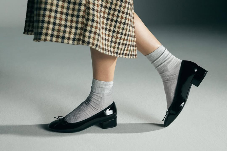 5 Rekomendasi Sepatu Sekolah Cewek Korea buat Tampil Chic dan Kekinian