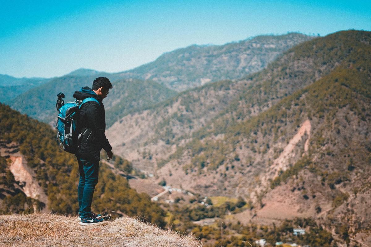 4 Tips Turun Gunung Tanpa Bikin Lutut Sakit, Lebih Aman!
