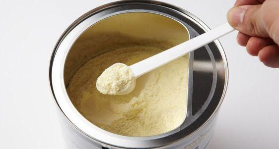Panduan Memberi Susu Formula pada Bayi Baru Lahir: Takaran dan Frekuensi Ideal