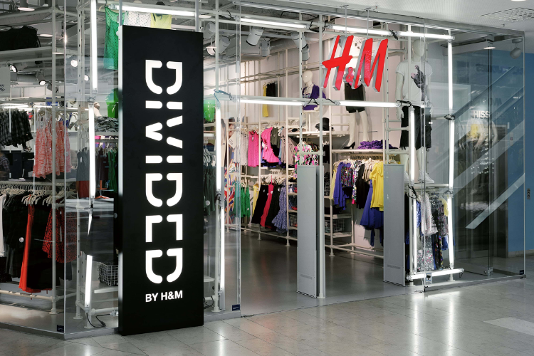 5 Perbedaan Divided dan H&M Mulai dari Gaya hingga Harga